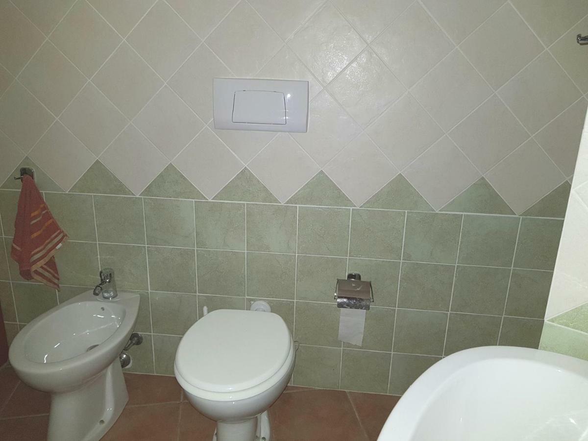 Borgo Lu Canali Da Gavino Lägenhet Badesi Exteriör bild