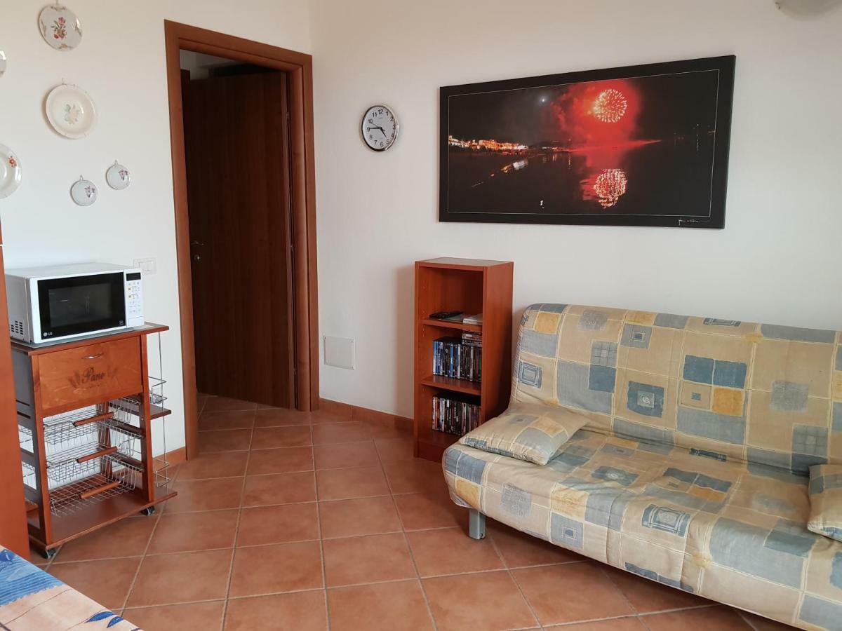 Borgo Lu Canali Da Gavino Lägenhet Badesi Exteriör bild