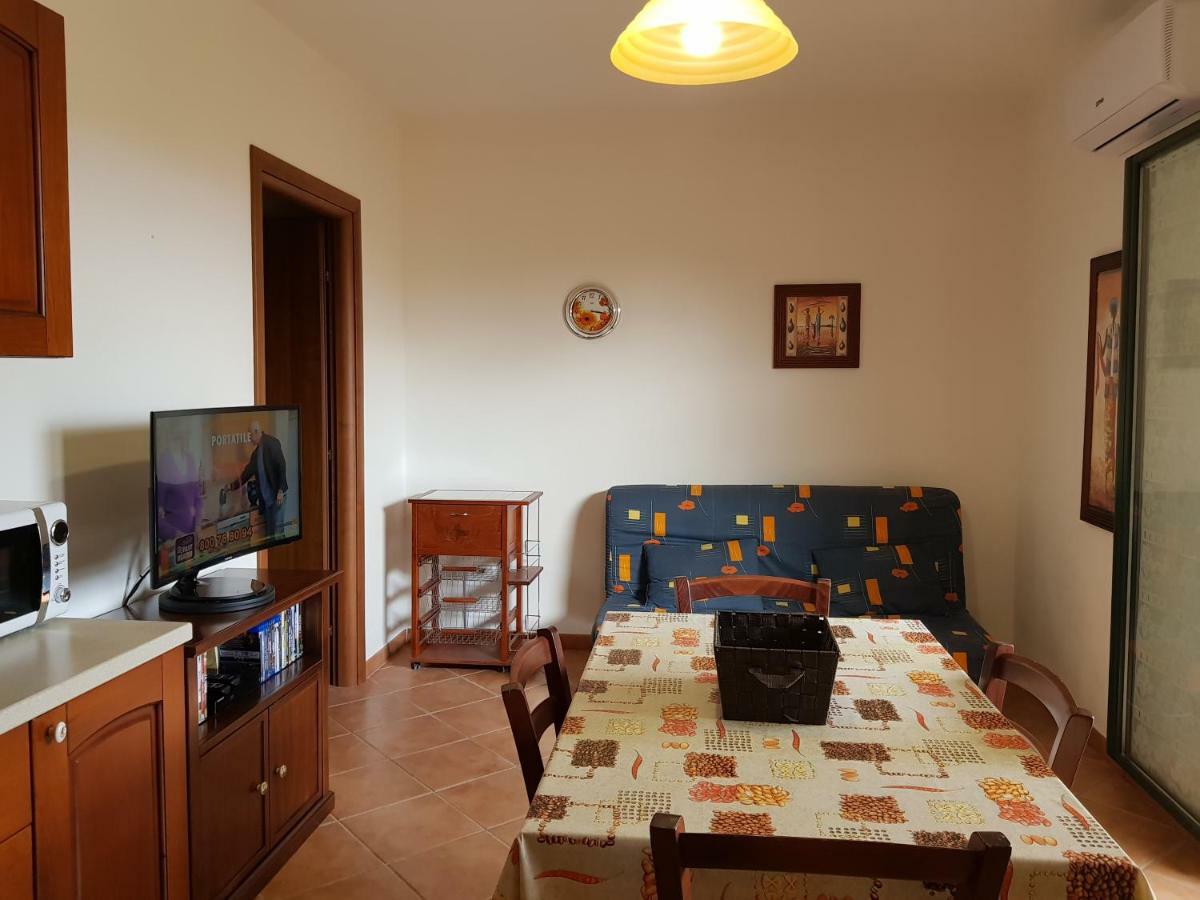 Borgo Lu Canali Da Gavino Lägenhet Badesi Exteriör bild
