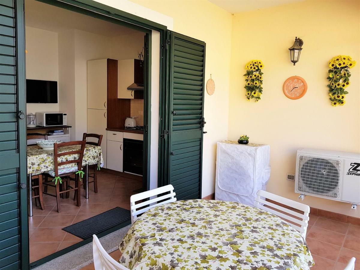 Borgo Lu Canali Da Gavino Lägenhet Badesi Exteriör bild