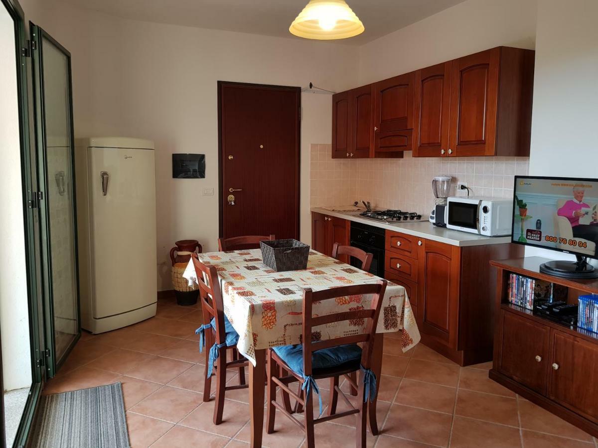 Borgo Lu Canali Da Gavino Lägenhet Badesi Exteriör bild