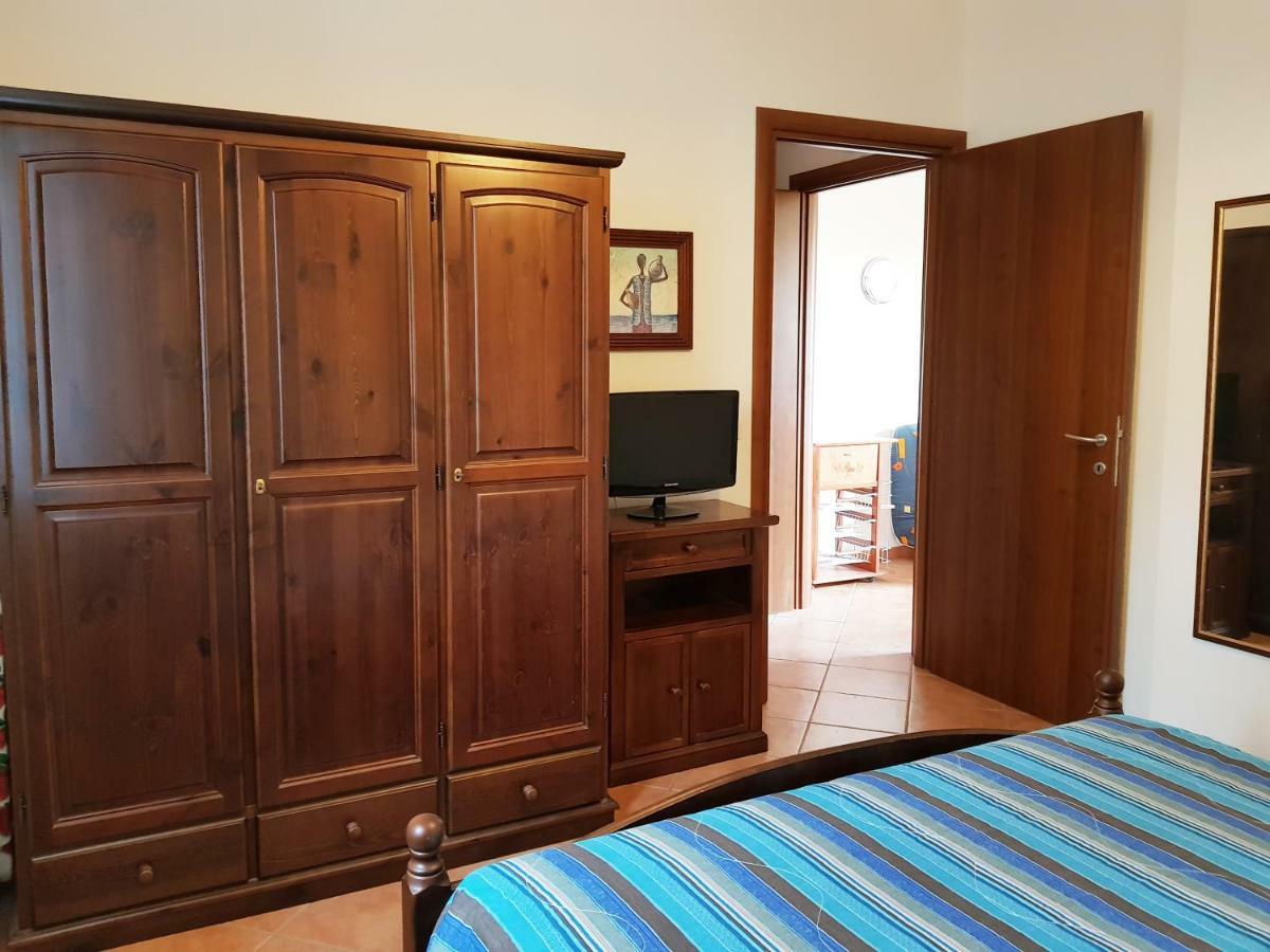 Borgo Lu Canali Da Gavino Lägenhet Badesi Exteriör bild